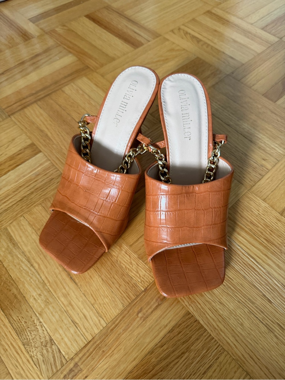 Olivia Miller Cognac Orange Croc-Embossed Slide Mules with Gold Chain